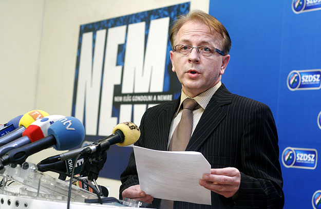 Jüttner Csaba lemondott tisztségéről és a pártból is kilépett