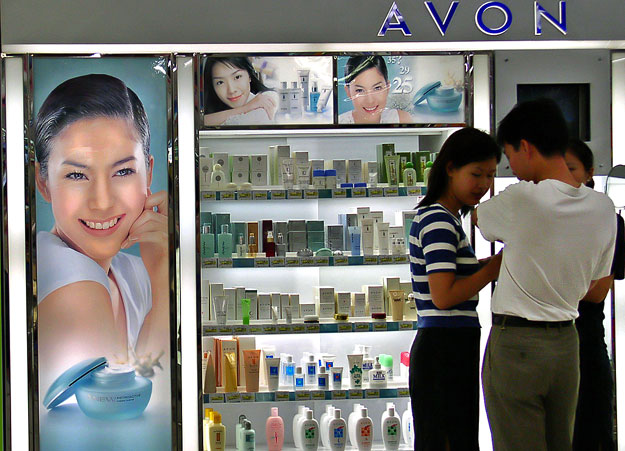 Avon üzlet Sanghaiban. Globális üzenet, helyi versenybírság.