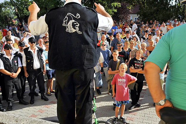 'Béketüntetést' tartottak Ercsiben - 'gárdalátogatással'