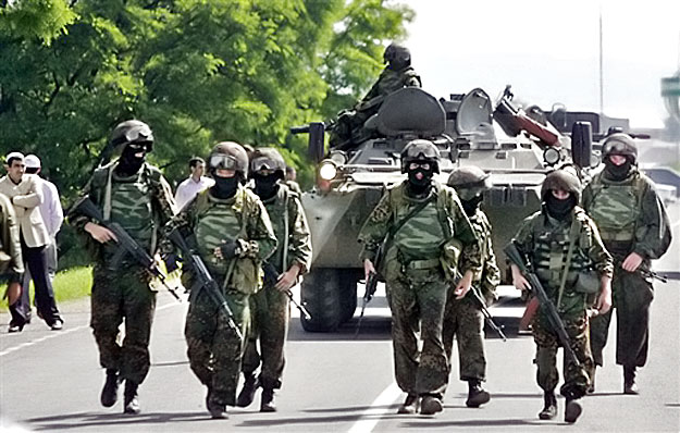 Orosz különleges erők járőröznek az ingusétiai Nazranyban