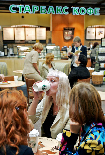 Ez egy másfajta Oroszország - az első Starbucks kávézó egy főváros melletti bevásárlóközpontban