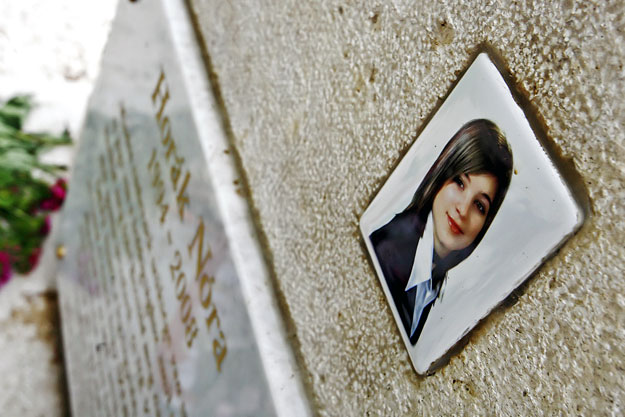 Horák Nóra sírja - 2008. november 23-án találtak rá a 14 éves kislány holttestére a kiskunlacházi művelődési házhoz közeli erdős részen