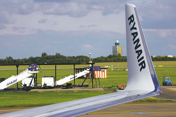 Ryanair-gép Ferihegyen. Itt télen is repül
