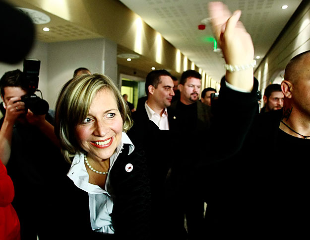 Morvai Krisztina az EP-választás éjjelén örül a Jobbik eredményének