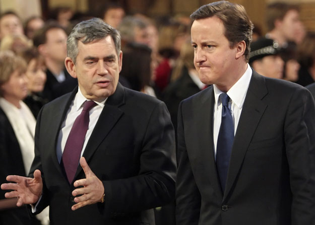 Gordon Brown munkáspárti és David Cameron konzervatív pártelnök. Fogy a levegő.