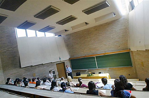 Hallgatók egy román egyetemen