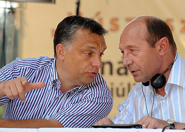 Néppárti összetartás. Orbán és Basescu Tusnádfürdőn