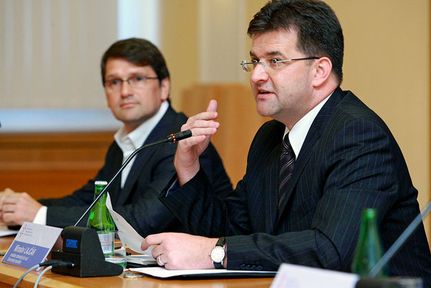 Madaric (balról) és Lajcák váratlan sajtótájékoztatója