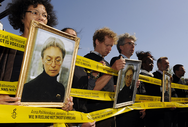 A meggyilkolt orosz újságírónő, Anna Politkovszkaja szimpatizánsainak tüntetése Dmitrij Medvegyev orosz elnök amszterdami látogatása alkalmával 2009. június 19-én