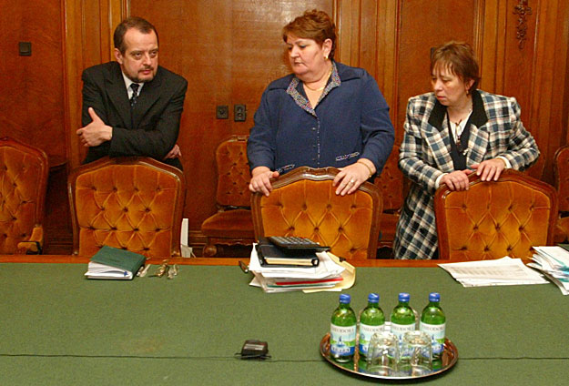 Szalainé Szilágyi Eleonóra (középen), a BKV volt humánpolitikai igazgatója