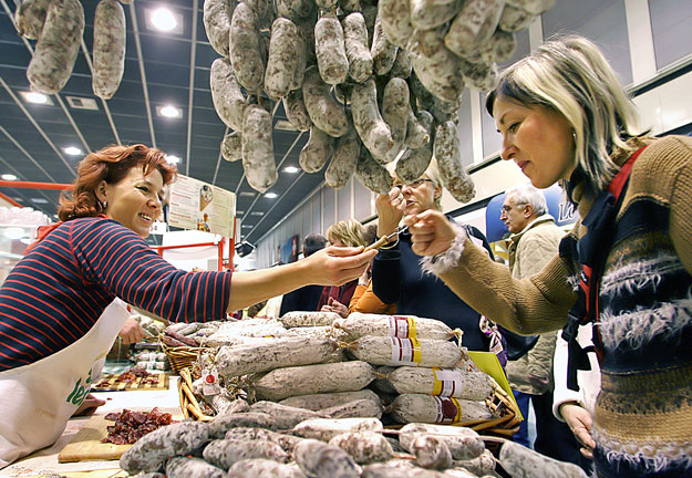 A visitor tries a piece of Italian sausage at an exhibition stand at the Internationale Gruene Woche/International Green Week (IGW) fair in Berlin January 14, 2006. The IGW is an international exhibition for the food, agricultural, and horticultural 