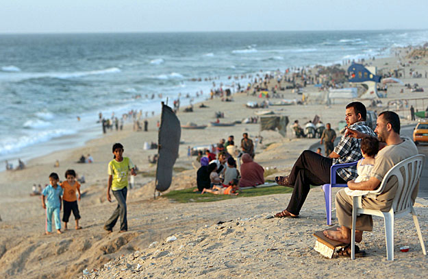 Gázavárosi strand. A palesztinokon nem fog az erény
