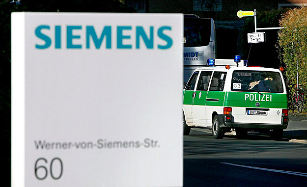 Razzia a német Siemens főhadiszálláson. Olajozott ügymenet