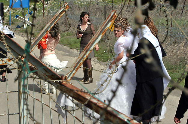 Menyasszony az izraeli határon