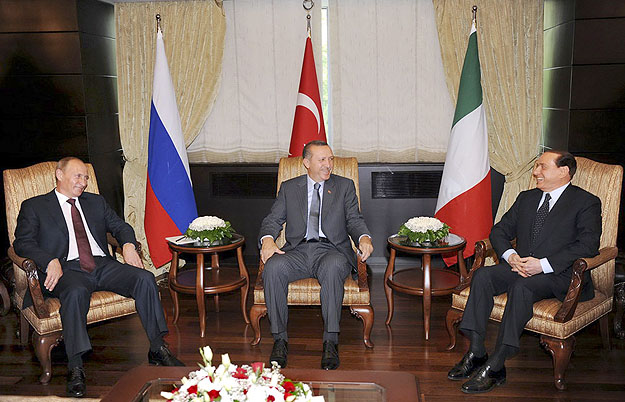 Putyin, Erdogan és Berlusconi az isztambuli tárgyalásokon