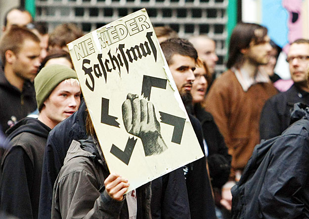 Berlin, 2009. július 12-én - a fasizmus ellen tüntettek