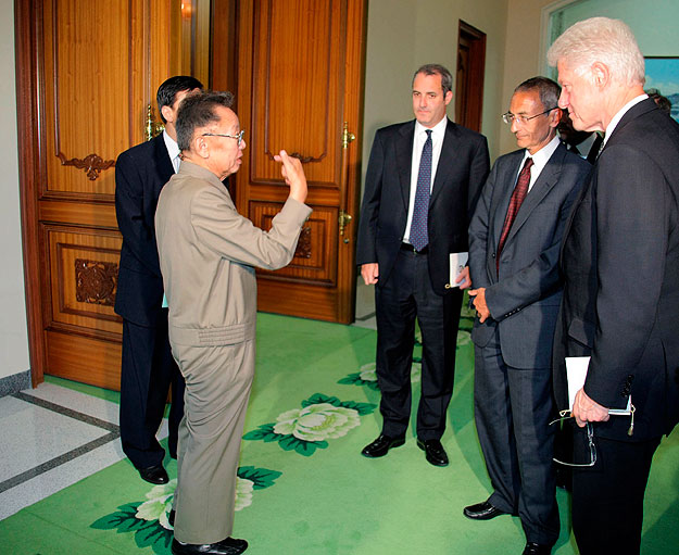 Kim Dzsong Ilt Bill Clinton hallgatja phenjani látogatásán