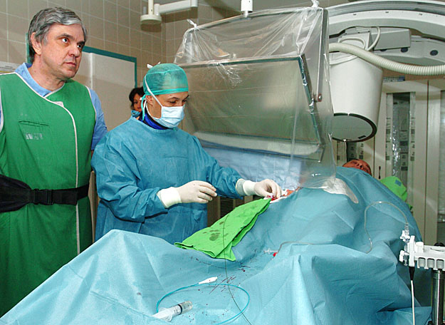 A Debreceni Egyetem klinikáján legálisan ültettek őssejtet infarktuson átesett betegekbe. A felvétel 2006-ban készült