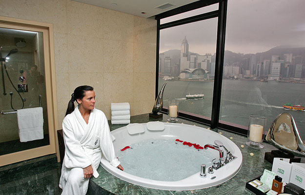 Az Intercontinental Hong Kong-i szállodájának elnöki lakosztálya. Állítják: innen már csak javulni lehet 
