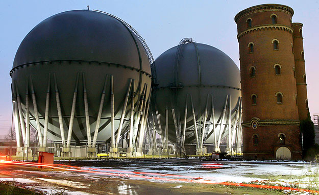 A time exposure shows an old water tower standing near a gas storage facility of the German Gasag energy company in Berlin January 3, 2006. Germany's largest gas importer E.ON Ruhrgas said on Tuesday its gas supplies from Russia had returned to norma