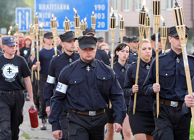 Archív képünkön a zólyomi fáklyás menet