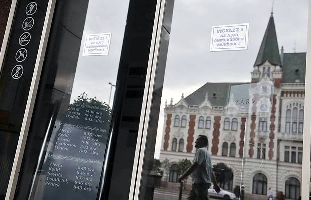Az újpesti városháza - a polgármester munkabeszüntetésre buzdítja az önkormányzatokat