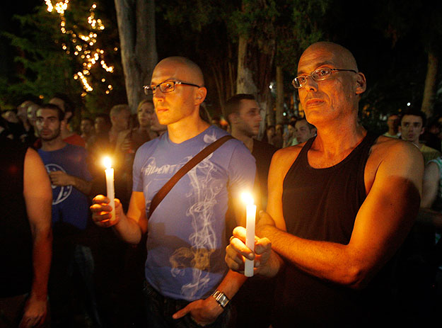 A lövöldözés után megemlékezést tartottak Tel Aviv belvárosában 2009 augusztus 2-án hajnalban 