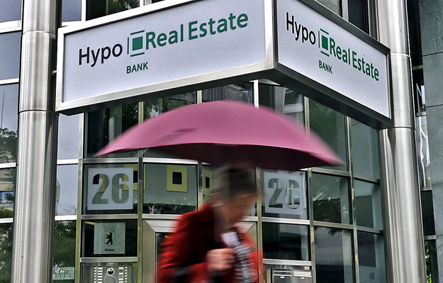Hypo Real Estate bank egyik berlini fiókja - kell a védőernyő