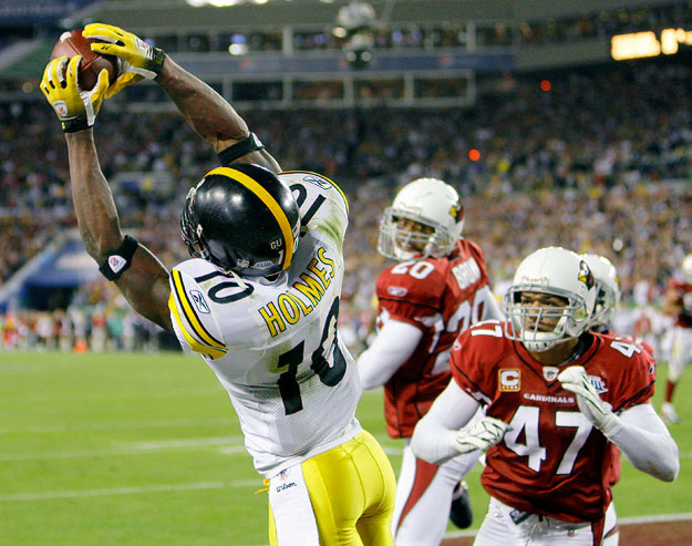 Tampa, 2009. február 2. Santonio HOLMES, a Pittsburgh Steelers játékosa touchdown-átadást kap el a profi amerikaifutball-liga (NFL) nagydöntőjében, a 43. Super Bowlon megrendezett Arizona Cardinals-Pittsburgh Steelers mérkőzés vége előtt 37 másodperc