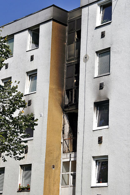 Kiégett lépcsőház a százhalombattai Pannónia utca 9. szám alatti épületben