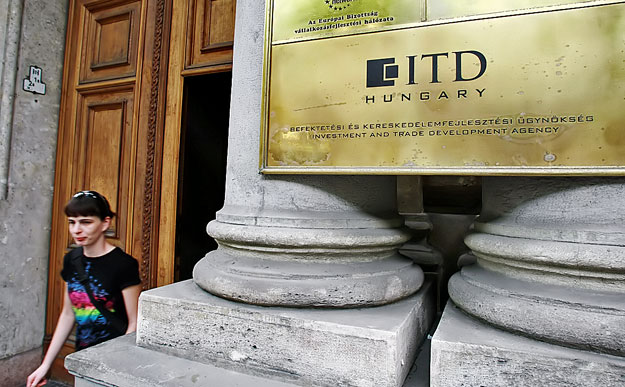 Gazdasági minisztérium röviden lezárta az ügyet azzal, hogy arra kérte az ITD Hungaryt, álljon el a megbízástól