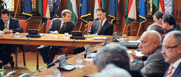Részben nyilvános ülésen tárgyalt a kormány a költségvetésről