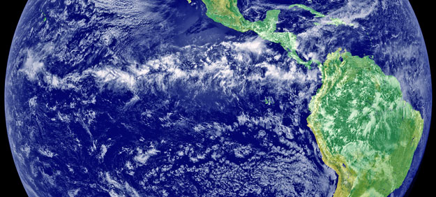 A trópusi konvergenciazóna csendes-óceáni elhelyezkedését jól mutatja a sűrű felhősáv