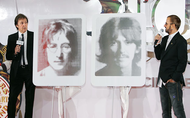 2007: McCartney és Starr Lennonra és Harrisonra emlékezik