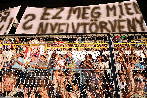 Tüntetés a nyelvtörvény ellen a dunaszerdahelyi stadionban szeptember 1-jén