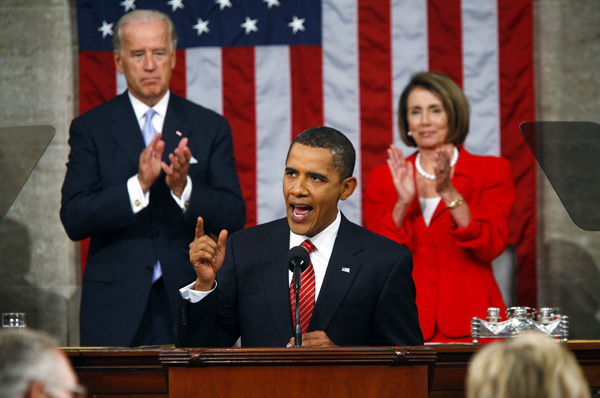 Barack Obama beszédét Joe Biden alelnök és Nancy Pelosi képviselőházi elnök is megtapsolta