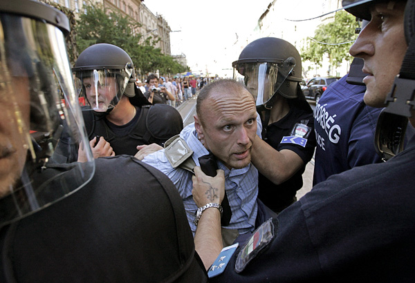 Rendőri intézkedés a budapesti melegfelvonuláson
