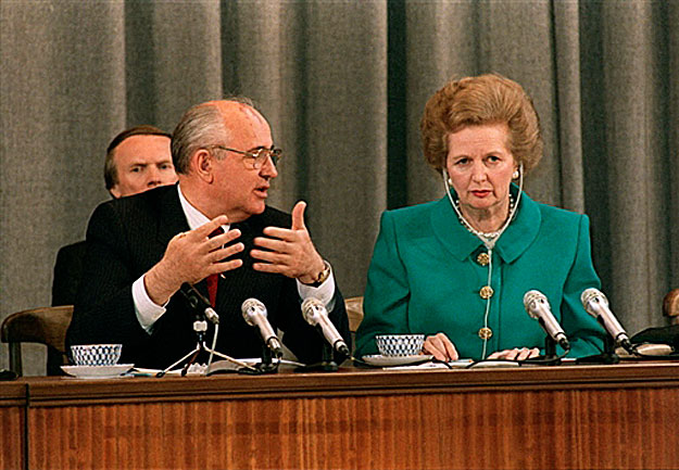 Mihail Gorbacsov Margaret Thatcherrel egy közös sajtótájékoztatón. Beváltatlan félelmek