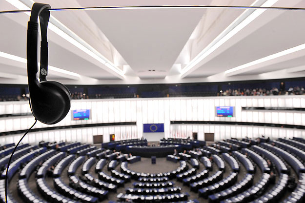 Az Európai Parlament strasbourgi ülésterme. Nem mindig érteni, miről vitáznak