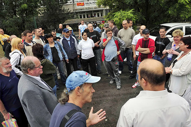 Mintegy százan vártak megoldást problémáikra