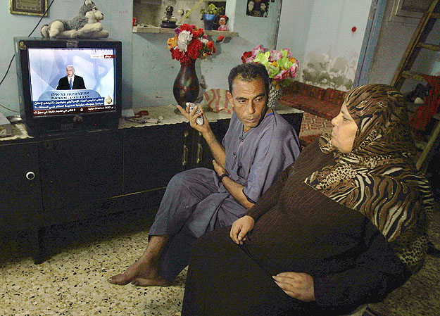 Gázai házaspár nézi Netanjahu beszédét