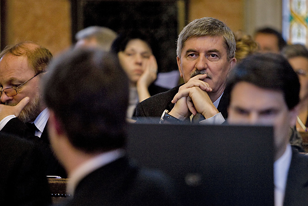 Kocsis István, a BKV vezérigazgatója a Fővárosi Közgyűlés ülésén