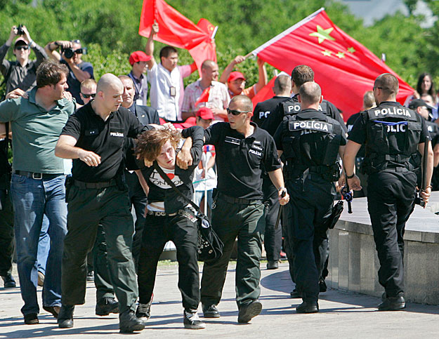 Szlovák rendőrök akcióban. Előírt egynyelvűség