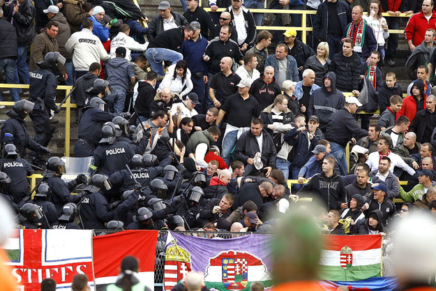 Rendőrségi fellépés a stadionban