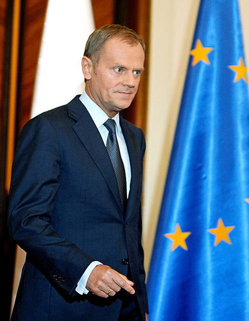 Donald Tusk szerdai sajtóértekezletén bejelentette két minisztere lemondását is