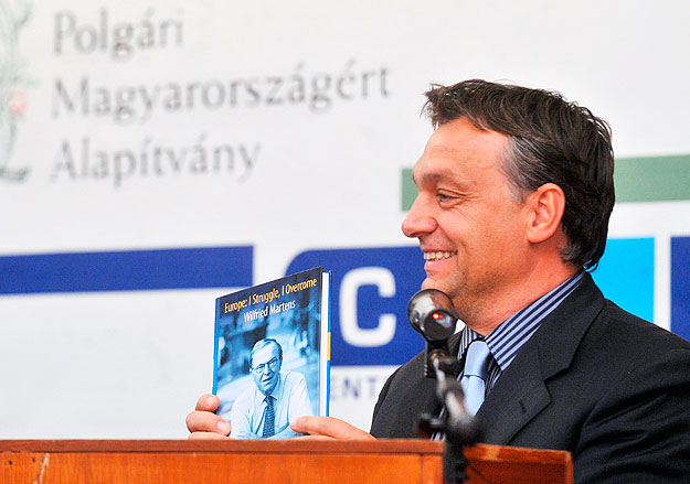 Budapest, 2009. október 16.
Orbán Viktor, a Fidesz elnöke beszél Wilfried Martens, az Európai Néppárt elnöke 