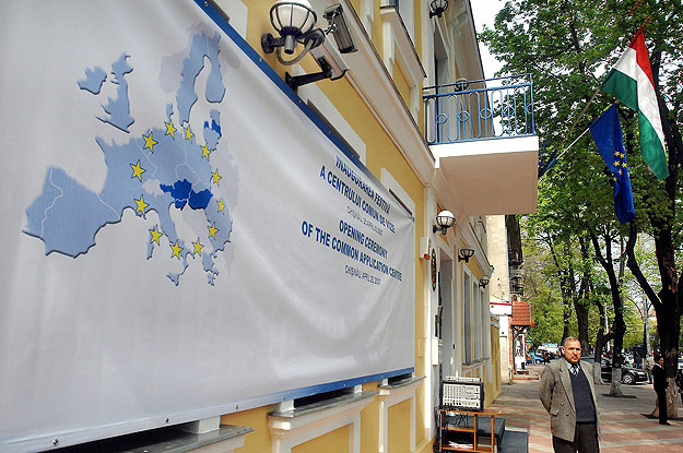 A magyar nagykövetség Chisinauban - ajtó Európába 