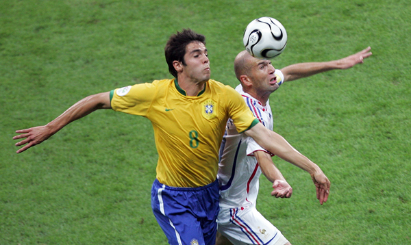 Kaká és az utolsó nagy versenyén játszó legendás madridi, Zinedine Zidane párharca a 2006-os németországi vb-n. A frankfurti negyeddöntőben a brazil húzta a rövidebbet