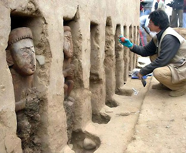 Elképzelhető, hogy a chimukat legyőző inkák csonkították meg a szobrokat