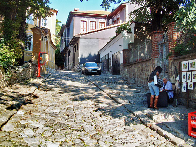 Plovdiv macskaköves utcáin elkél a kényelmes cipő